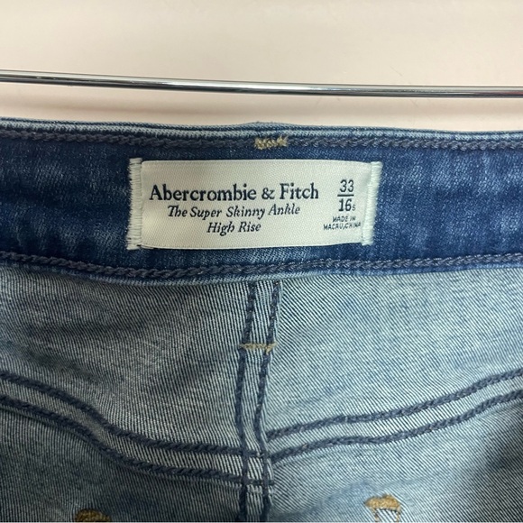 Abercrombie and Fitch Super Skinny Ankle High Rise Jeans Size 33/16 Short - Picture 3 of 4